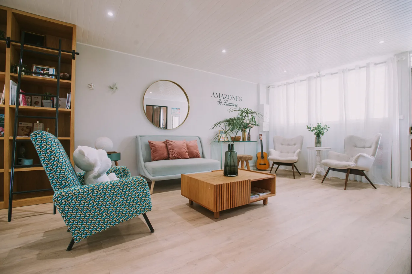 Le salon d’une maison Amazones